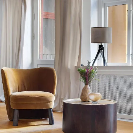 Sanders - Pleasant Four-bedroom In The Lovely Capital Apartment *