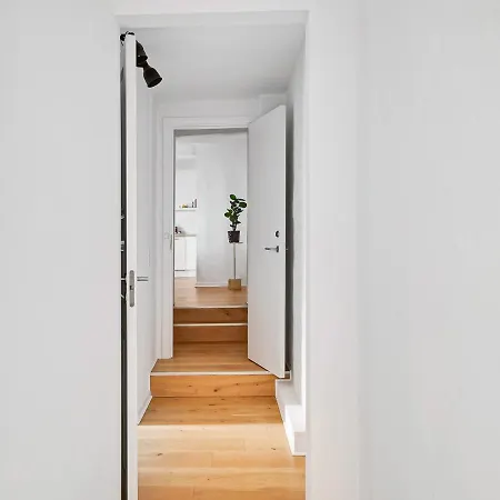 1- Pleasant 4-bdr In *