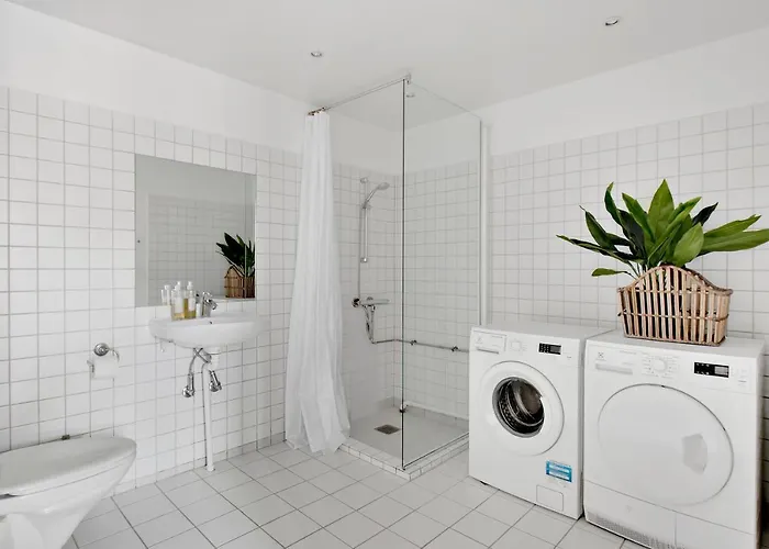 1- Pleasant 4-bdr In