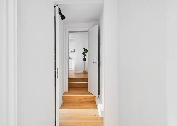 1- Pleasant 4-bdr In *