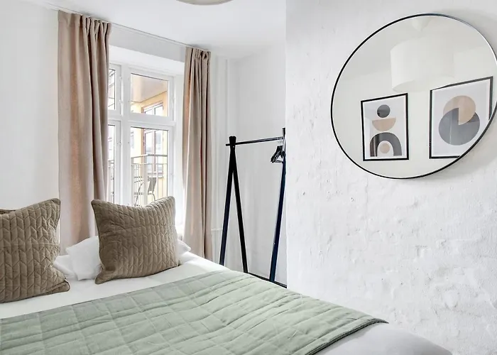 1- Pleasant 4-bdr In