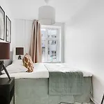 1- Pleasant 4-bdr In